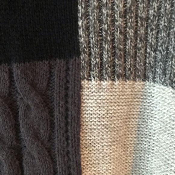 Colorblocked Sweater - Picture 5 of 10